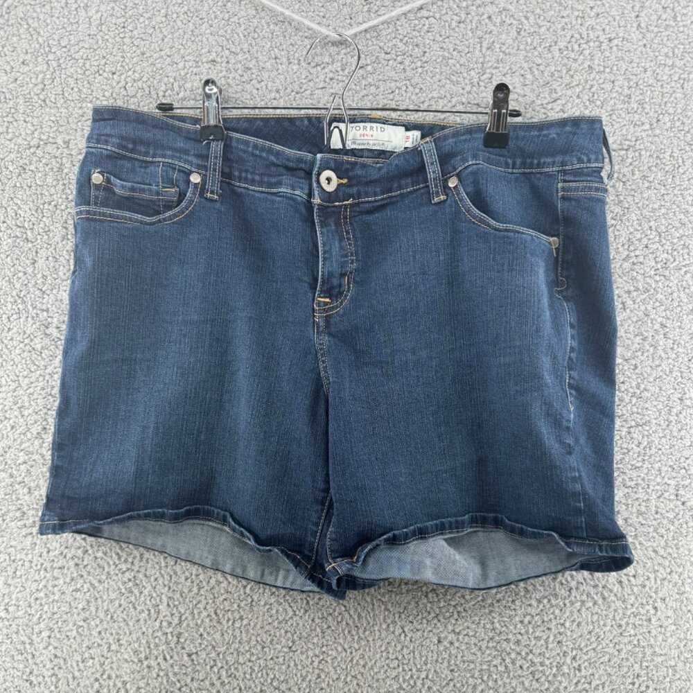 Torrid Women's Denim Jean Shorts Size 18 Blue Casual Summer Wear